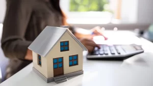 How to lower mortgage payments through refinancing